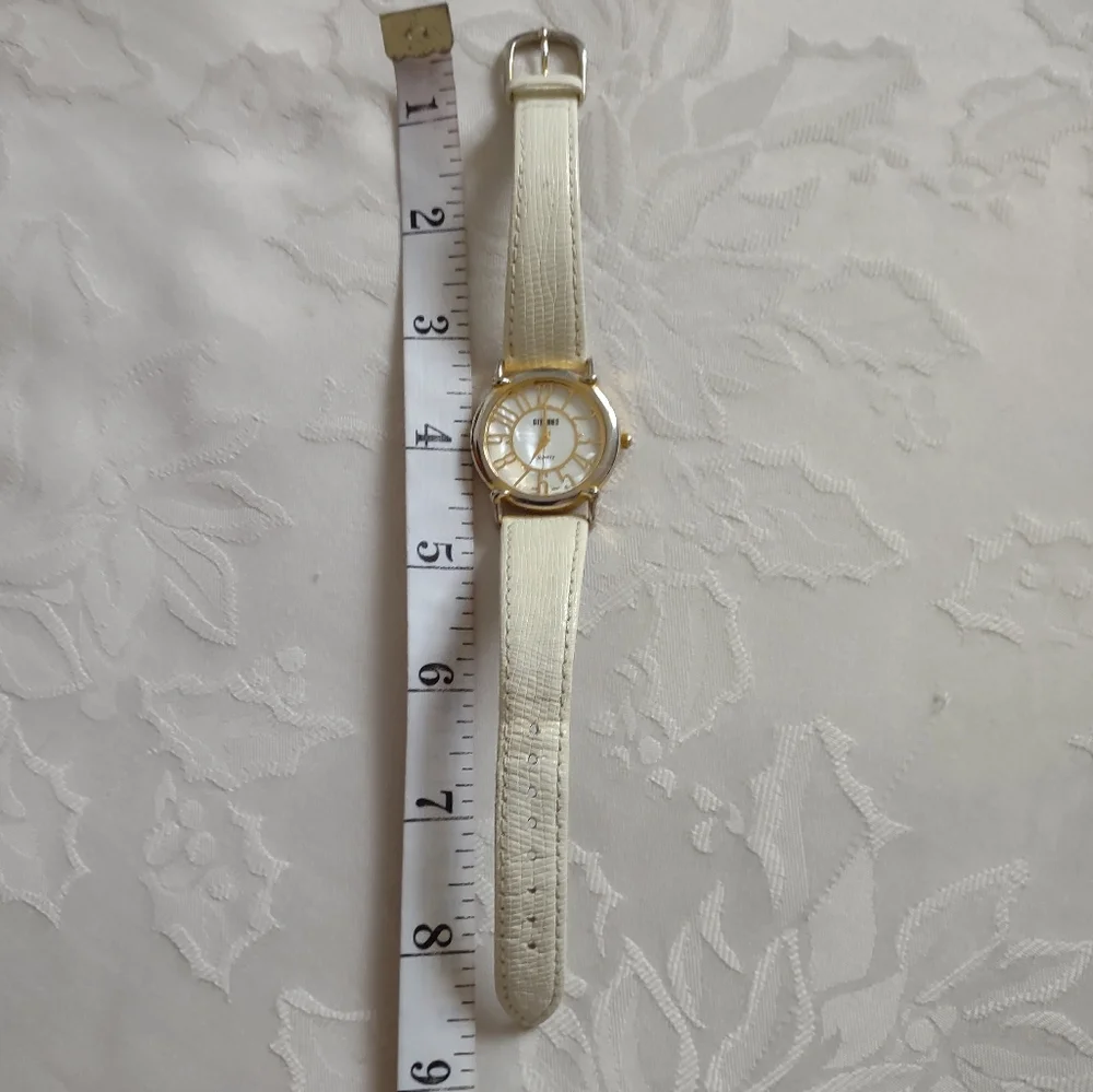 Mother Of Pearl Gitano stainless steel back Japan movt pearly face leather band